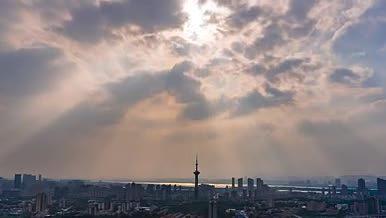 8K实拍南京地标城市全景江苏电视塔延时视频的预览图